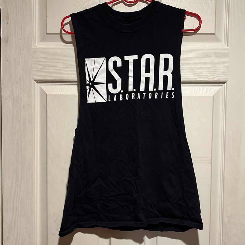 DC Comics - “S.T.A.R. Labs” Cutoff T-Shirt